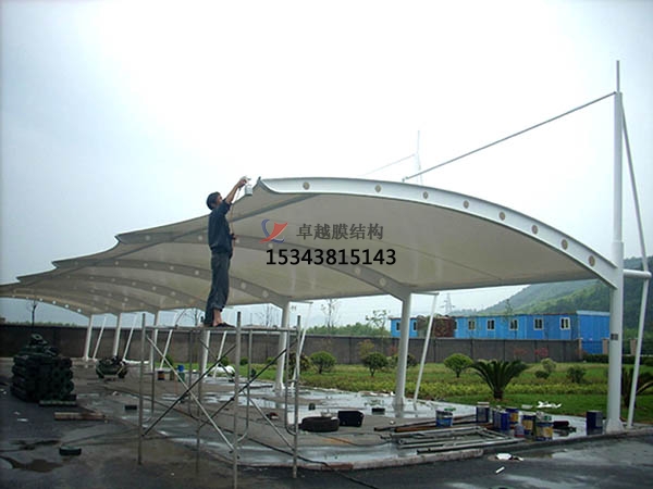 武漢<font color='red'>膜結(jié)構(gòu)車(chē)棚</font>【雨棚公司】