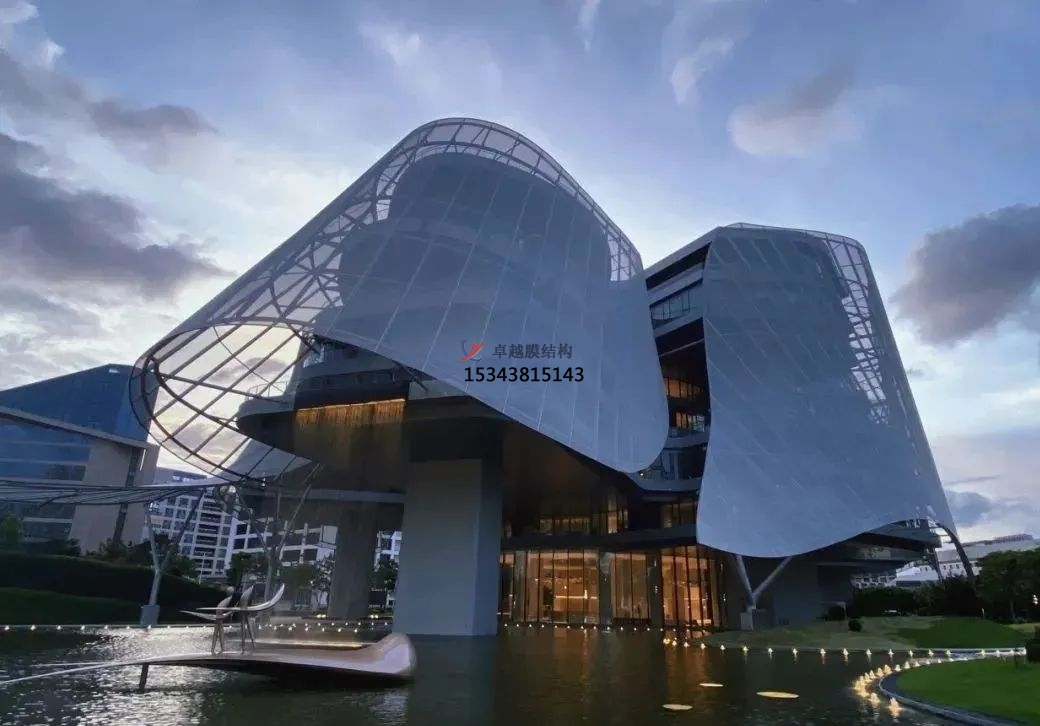 優(yōu)雅而懸浮，PTFE膜結構外立面建筑